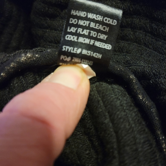 Beautiful and unique gold shorts - Picture 4 of 6